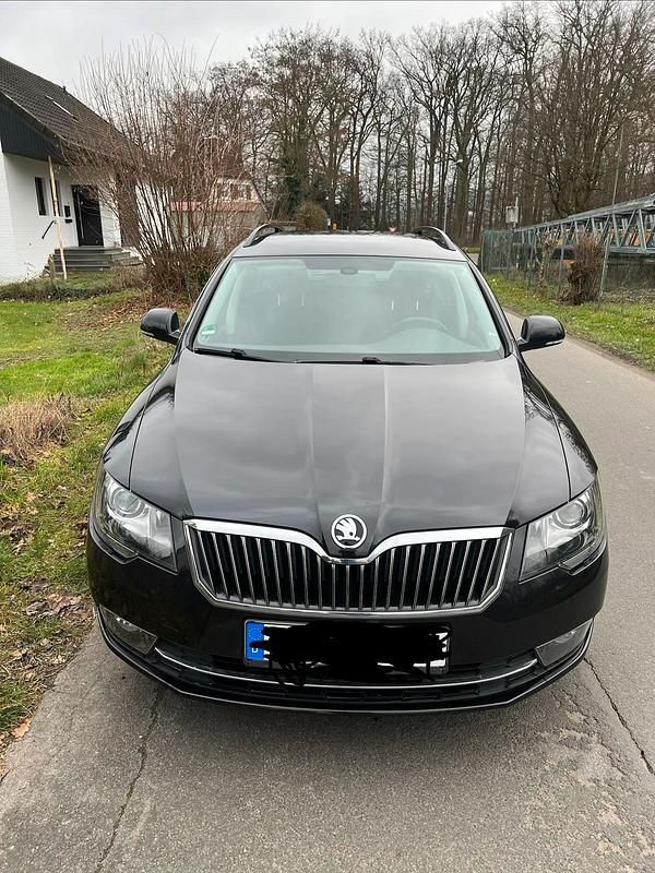 Schwarz Gebraucht 2014 Skoda Superb Kombi | 7.600 € (Superpreis) - Bild 1/4