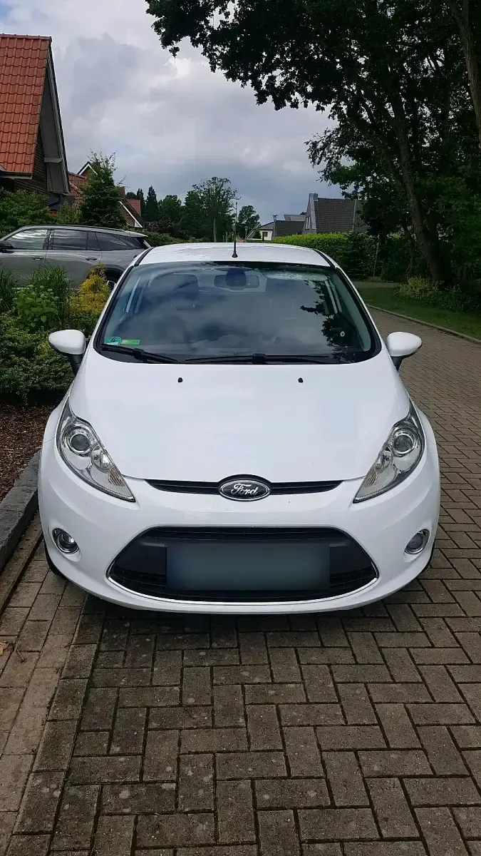 Gebraucht Ford Fiesta Titanium 95 PS (69 kW) 2011 Weiß Limousine
