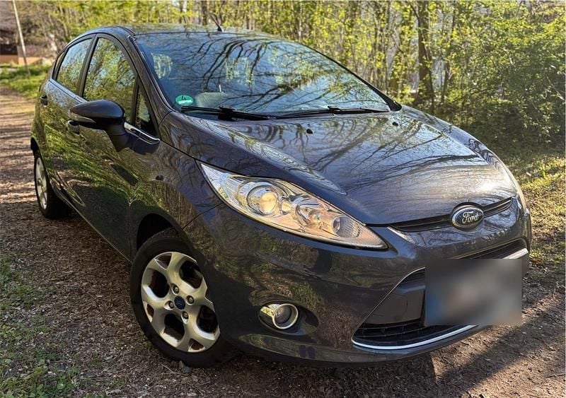 Gebraucht Ford Fiesta 97 PS (71 kW) 2010 Grau Kleinwagen