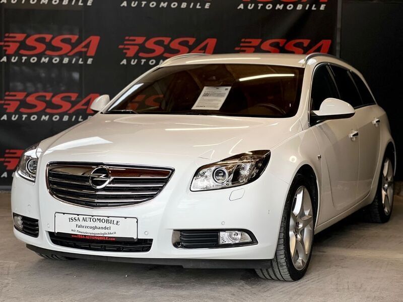 Weiß Gebraucht 2012 Opel Insignia OPC Limousine | 12.980 € - Bild 1/4