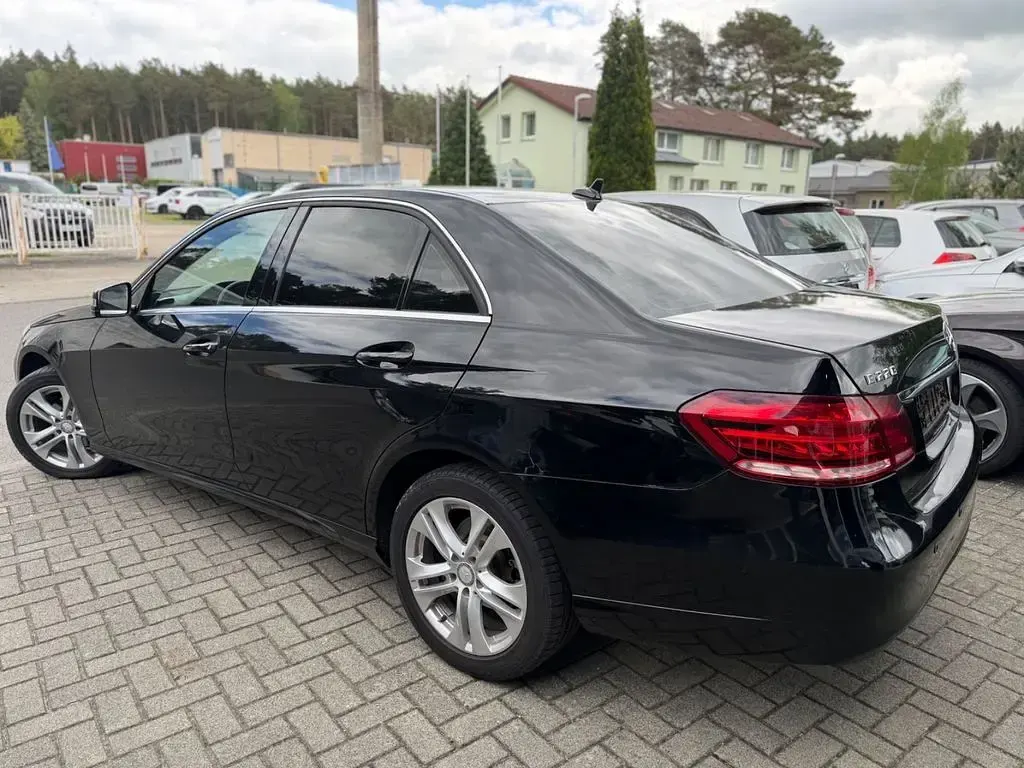 Gebraucht Mercedes E220 Edition 170 PS (125 kW) 2014 Schwarz Limousine