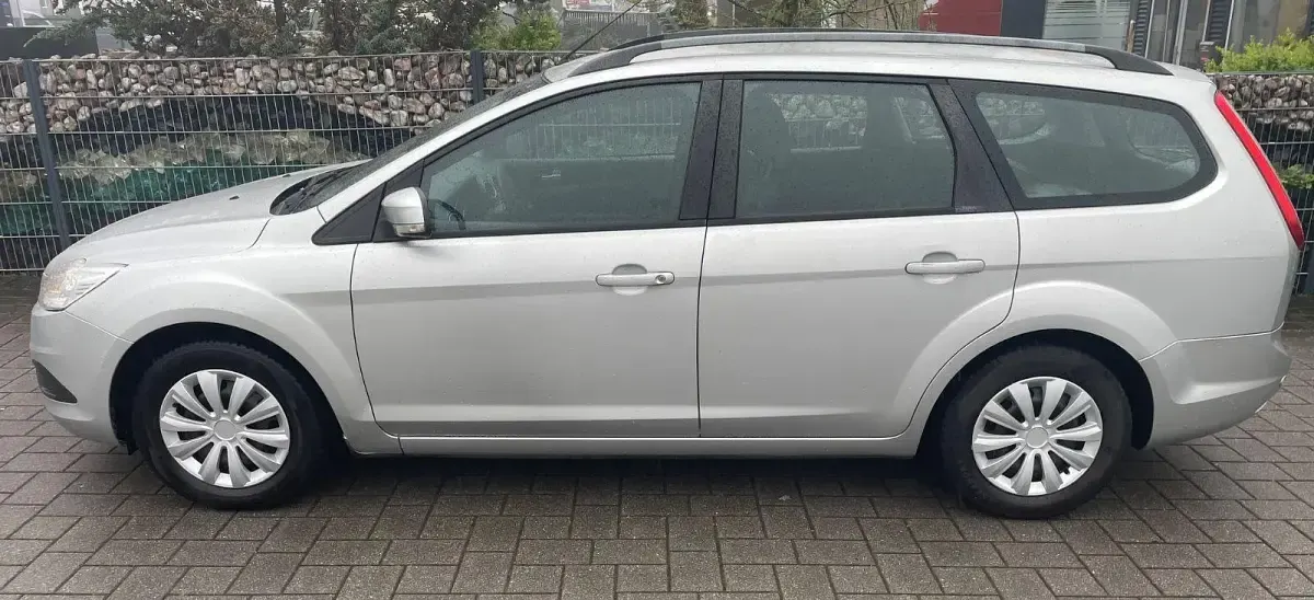 Gebraucht Ford Focus 101 PS (74 kW) 2010 Silber Kombi