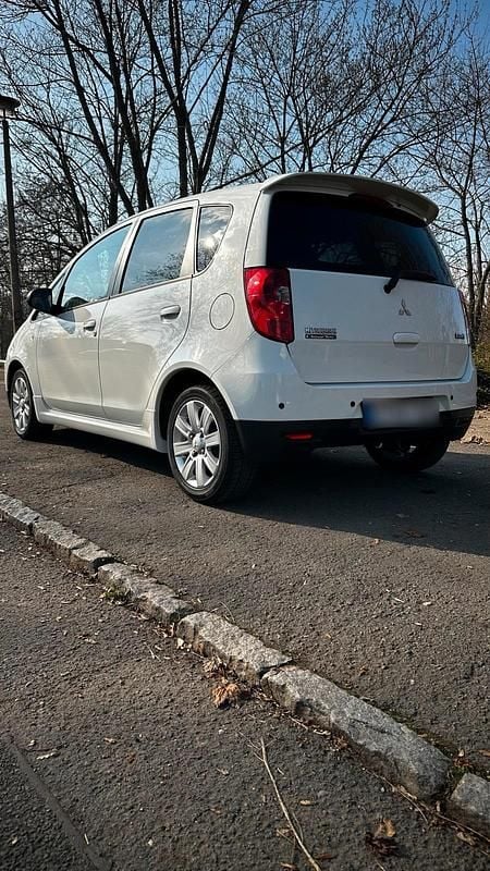 Gebraucht Mitsubishi Colt 98 PS (72 kW) 2013 Weiß Kleinwagen