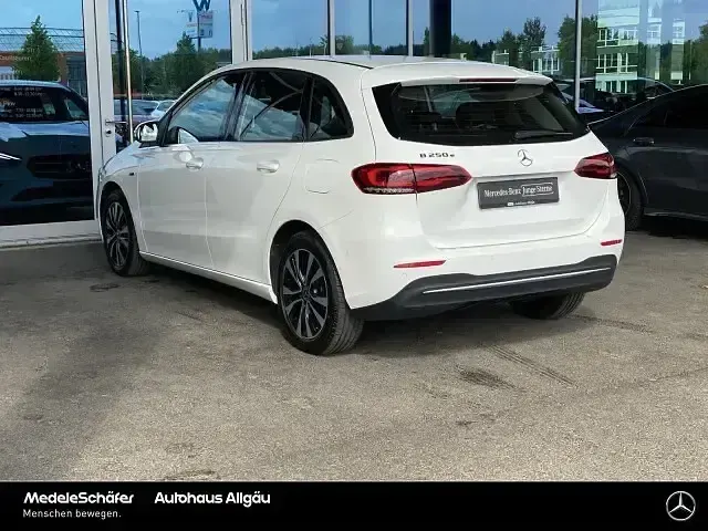 Gebraucht Mercedes B250e Style 218 PS (160 kW) 2021 Weiss Kleinwagen