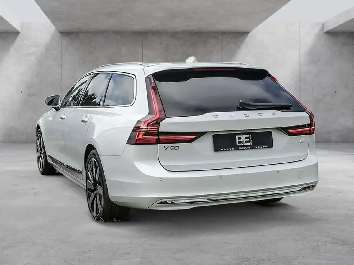 Gebraucht Volvo V90 Core 398 PS (292 kW) 2024 Weiß Kombi