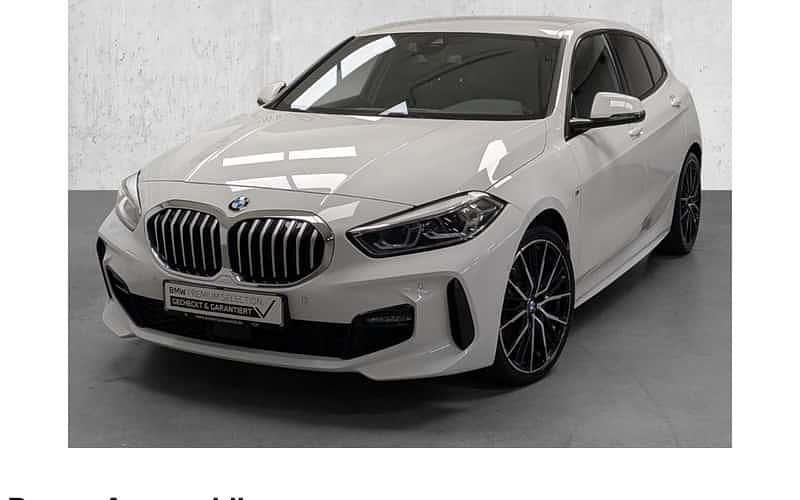 Weiß Gebraucht 2022 BMW 120 M Sport Kleinwagen | 25.140 € (Fairer Preis) - Bild 1/4