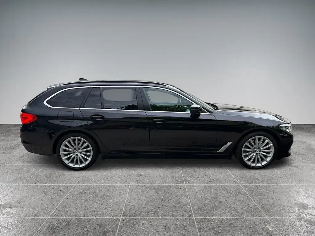 Gebraucht BMW 520 Performance 190 PS (139 kW) 2018 Saphirschwarz Kombi