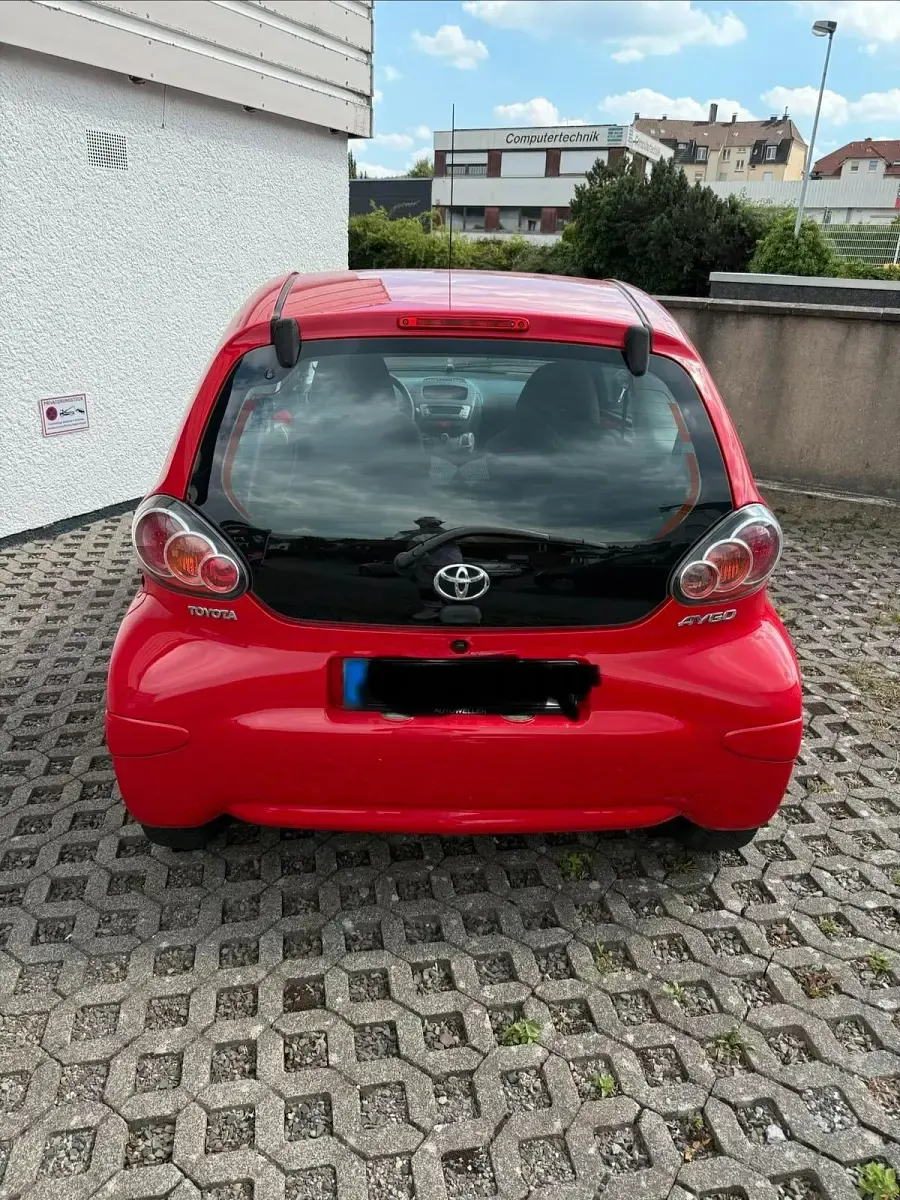 Gebraucht Toyota Aygo 68 PS (50 kW) 2013 Rot Kleinwagen