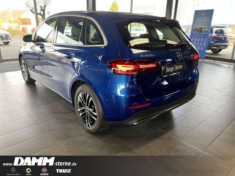 Gebraucht Mercedes B250e 218 PS (160 kW) 2024 Spektralblau Van / Kleinbus