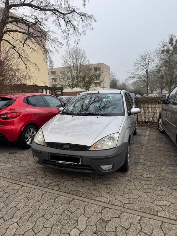 Silber Gebraucht 2004 Ford Focus Kleinwagen | 750 € (Guter Preis) - Bild 1/4