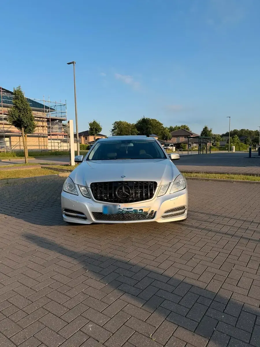 Gebraucht Mercedes E300 Avantgarde 204 PS (150 kW) 2011 Silber Limousine