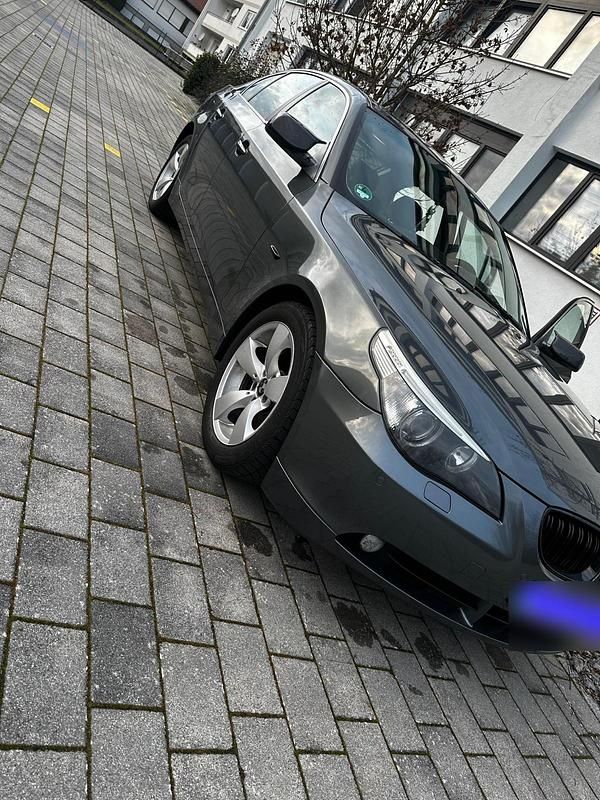 Gebraucht BMW 525 218 PS (160 kW) 2005 Grau Limousine