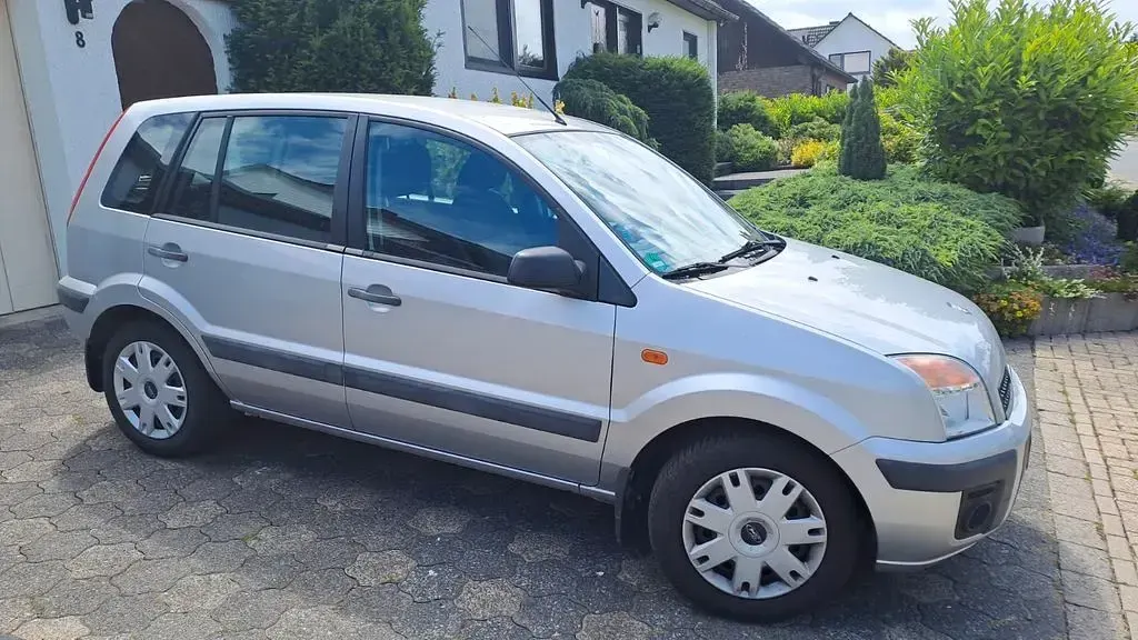 Gebraucht Ford Fusion Ambiente 80 PS (58 kW) 2009 Silber Kleinwagen