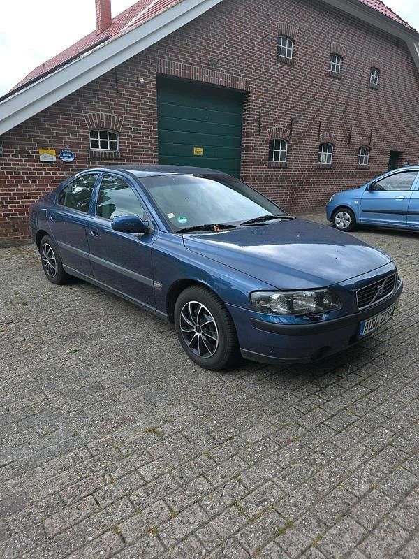 Blau Gebraucht 2000 Volvo S60 Limousine | 2.400 € (Fairer Preis) - Bild 1/3