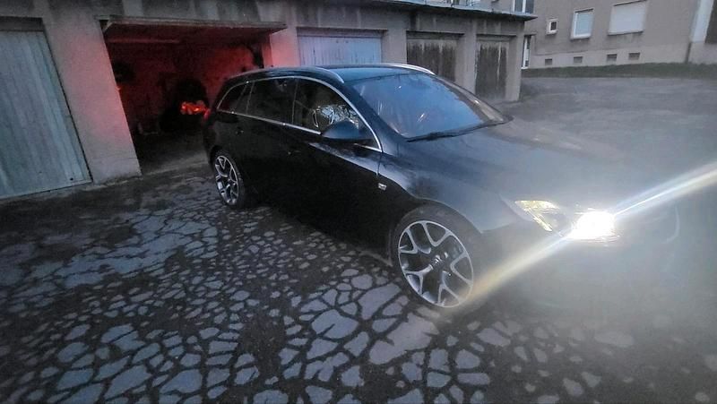 Gebraucht Opel Insignia 325 PS (239 kW) 2012 Schwarz Kombi
