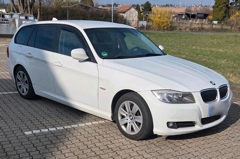 Gebraucht BMW 320 Sport Line 142 PS (104 kW) 2010 Weiß Kombi