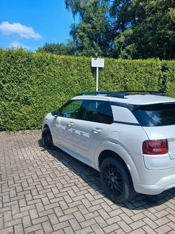 Gebraucht Citroën C4 Cactus Feel 99 PS (72 kW) 2014 Weiß Kleinwagen
