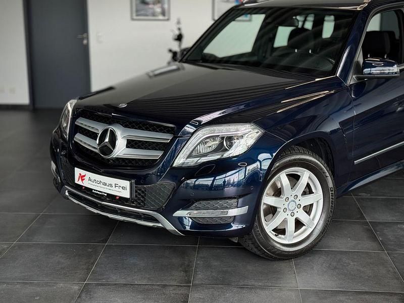 Blau Gebraucht 2012 Mercedes GLK220 SUV | 21.480 € - Bild 1/4