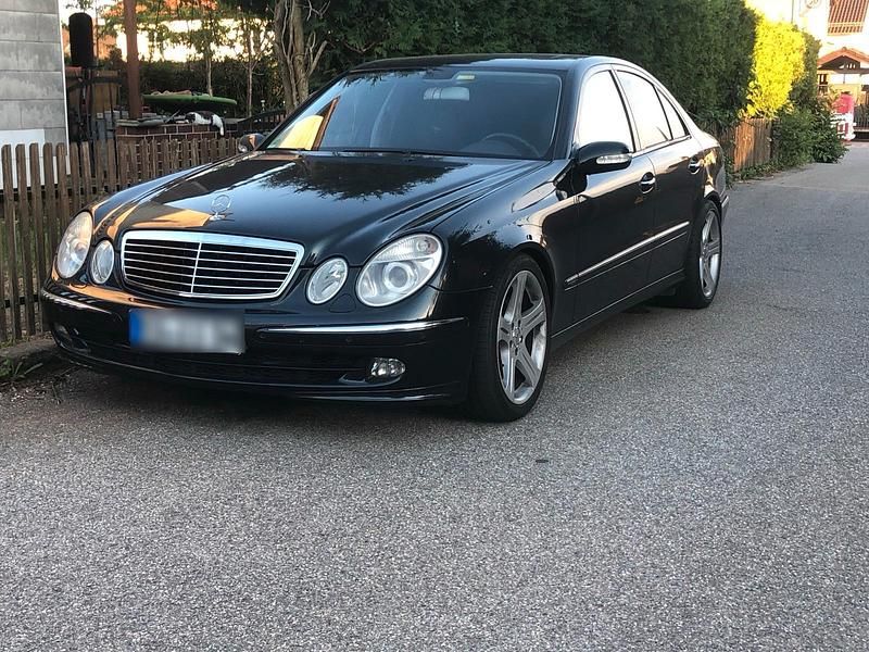 Andere farben Gebraucht 2006 Mercedes E280 Avantgarde Limousine | 4.300 € (Fairer Preis) - Bild 1/4