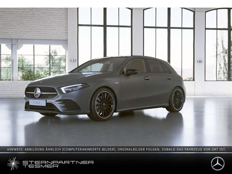 Grau Gebraucht 2021 Mercedes A250 AMG Limousine | 28.950 € (Guter Preis) - Bild 1/3