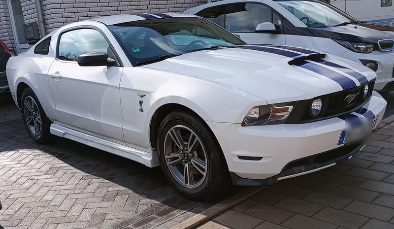 Gebraucht Ford Mustang 309 PS (227 kW) 2011 Weiß Coupé
