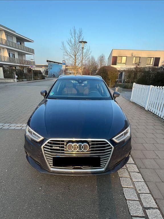 Blau Gebraucht 2020 Audi A3 Sport Limousine | 17.999 € (Guter Preis) - Bild 1/4
