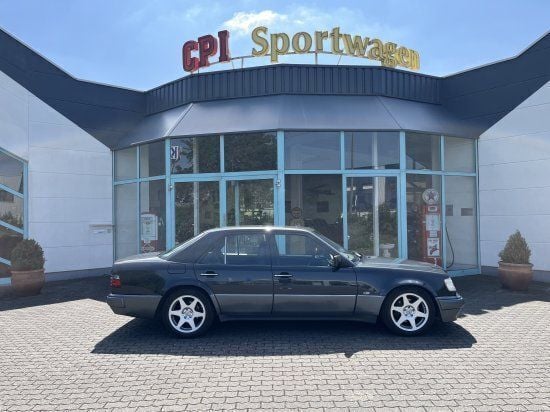 Gebraucht Mercedes E500 326 PS (239 kW) 1992 Schwarz Limousine