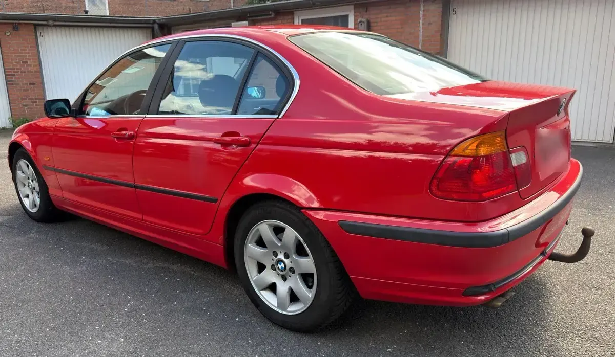 Gebraucht BMW 323 170 PS (125 kW) 2000 Rot Limousine