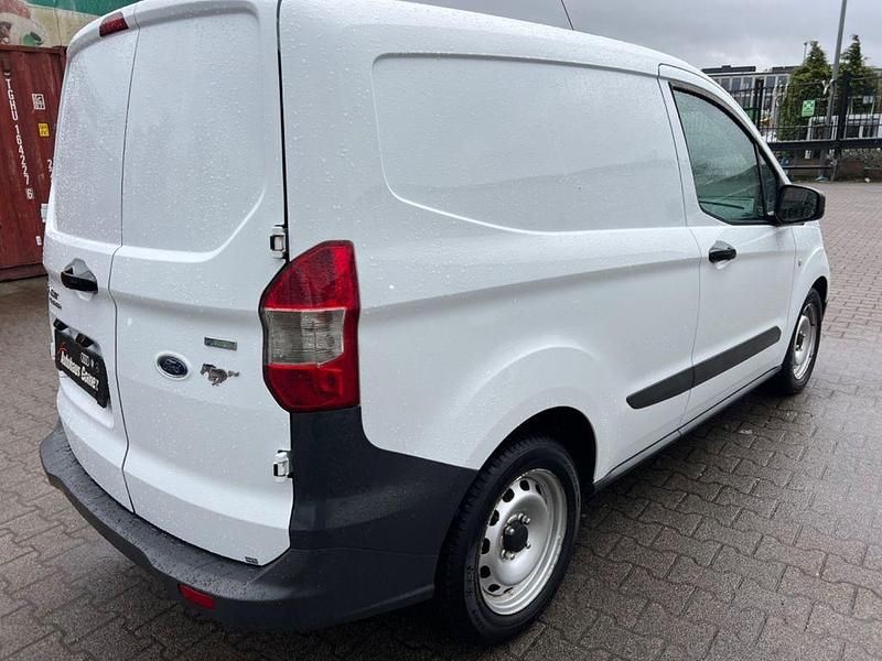 Gebraucht Ford Transit 101 PS (74 kW) 2017 Weiß Van / Kleinbus