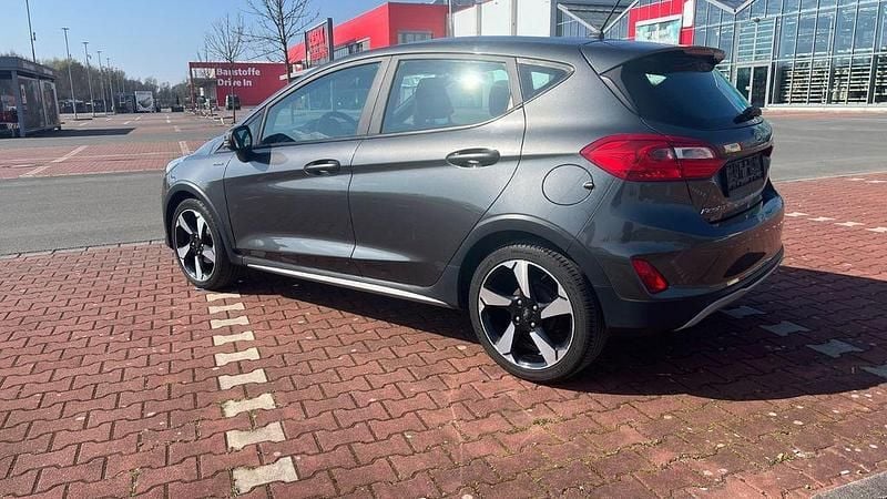 Gebraucht Ford Fiesta Active 86 PS (63 kW) 2018 Grau Kleinwagen