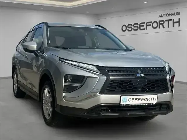 Gebraucht Mitsubishi Eclipse Cross Basis 188 PS (138 kW) 2022 M) (silber SUV