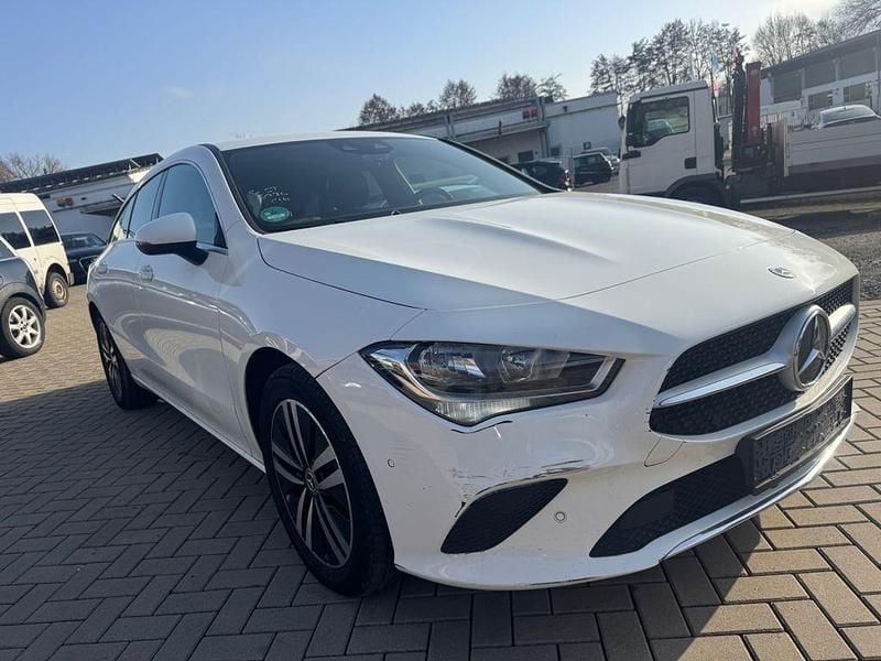 Gebraucht Mercedes CLA180 116 PS (85 kW) 2021 Weiß Limousine