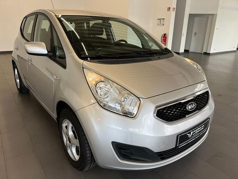 Silber Gebraucht 2012 Kia Venga Spirit Kleinwagen | 4.990 € - Bild 1/4