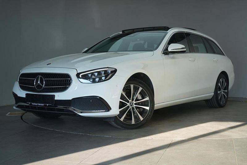 Gebraucht Mercedes E300 194 PS (142 kW) 2022 Weiß Limousine