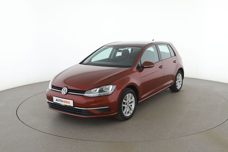 Rot Gebraucht 2019 VW Golf VII Comfortline Limousine | 14.520 € (Fairer Preis) - Bild 1/4