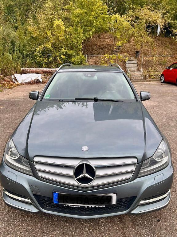 Grau Gebraucht 2011 Mercedes C220 Avantgarde Limousine | 6.390 € (Fairer Preis) - Bild 1/4