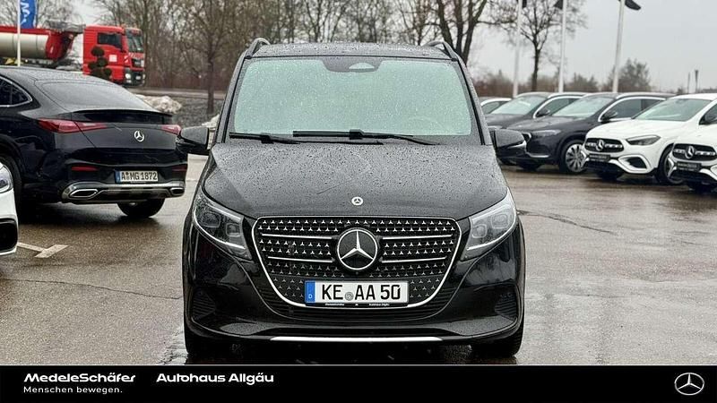 Gebraucht Mercedes V300 237 PS (174 kW) 2026 Obsidianschwarz Van / Kleinbus