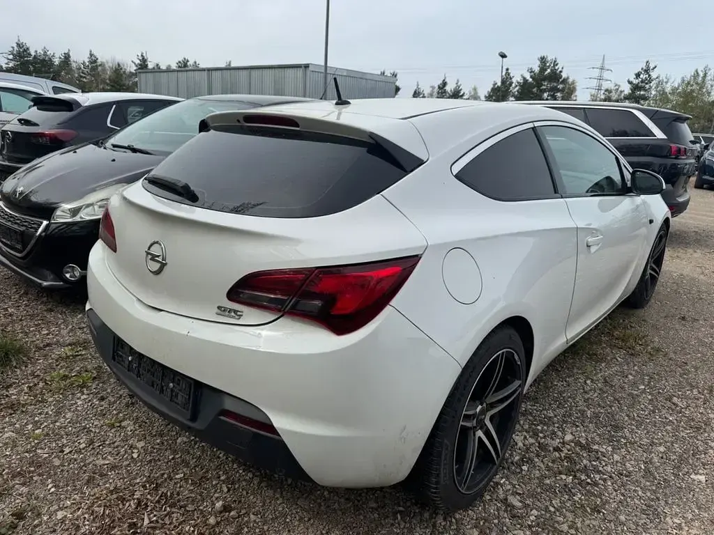 Gebraucht Opel Astra GTC Innovation 165 PS (121 kW) 2012 Weiß