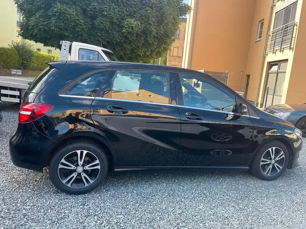 Gebraucht Mercedes B200 156 PS (114 kW) 2016 Schwarz Kleinwagen