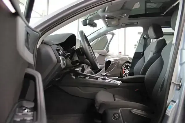 Gebraucht Audi A4 Advanced 204 PS (150 kW) 2023 Silber Kombi