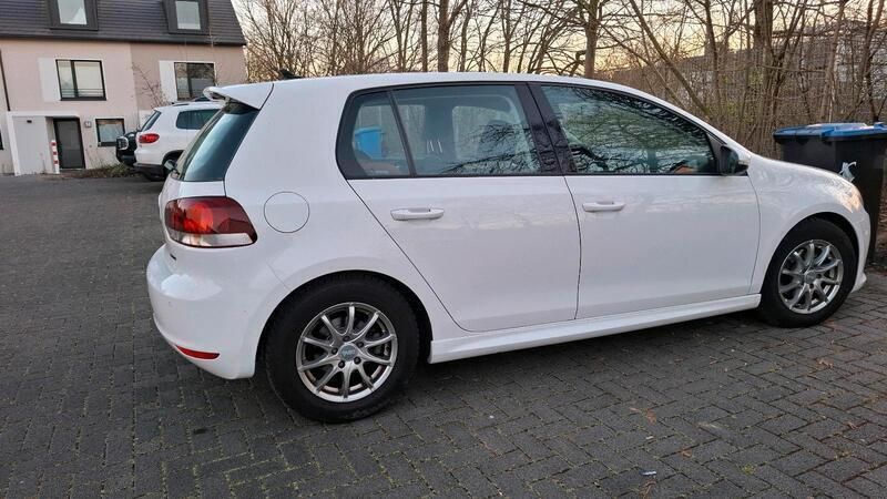 Weiß Gebraucht 2011 VW Golf VI Limousine | 4.900 € (Guter Preis) - Bild 1/4