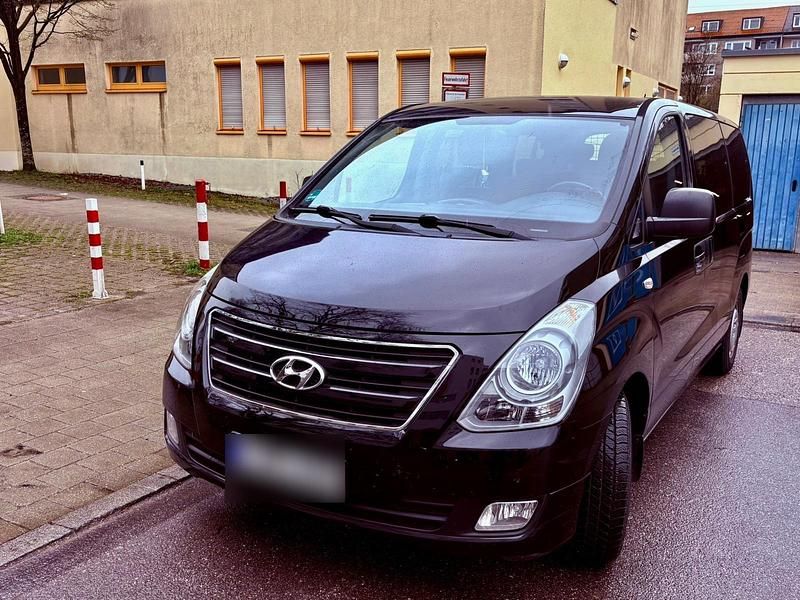 Gebraucht Hyundai H-1 136 PS (100 kW) 2017 Schwarz Van / Kleinbus