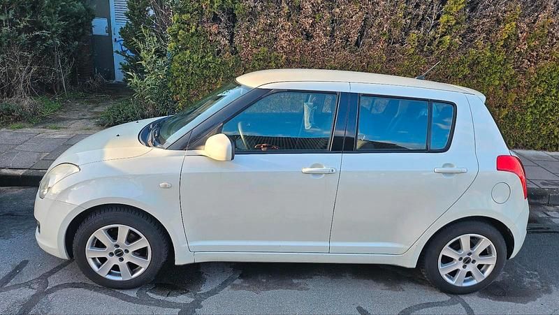 Gebraucht Suzuki Swift 92 PS (67 kW) 2009 Weiß Kleinwagen
