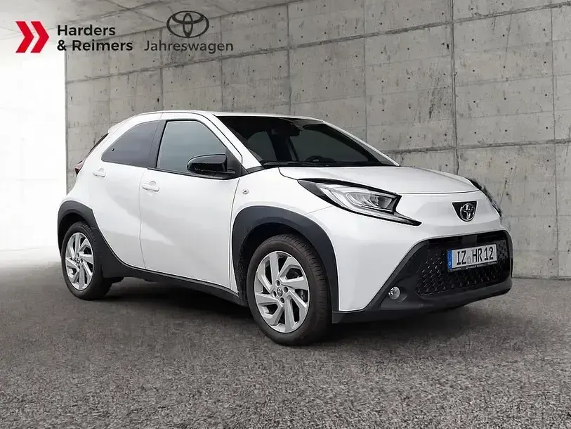 Gebraucht Toyota Aygo Active 72 PS (52 kW) 2024 Weiss Kleinwagen