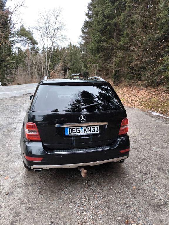 Gebraucht Mercedes ML350 231 PS (169 kW) 2010 Schwarz SUV
