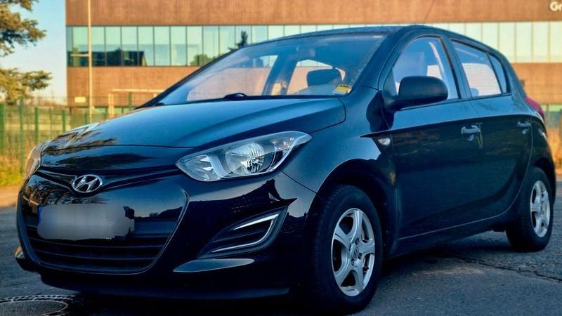 Gebraucht Hyundai i20 Edition 86 PS (63 kW) 2014 Schwarz Kleinwagen