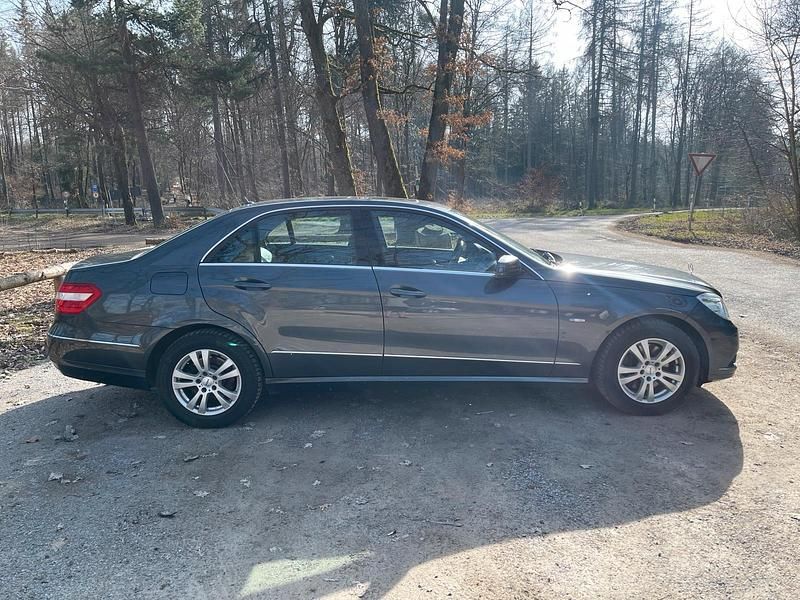 Gebraucht Mercedes E350 Elegance 292 PS (214 kW) 2009 Grau Limousine