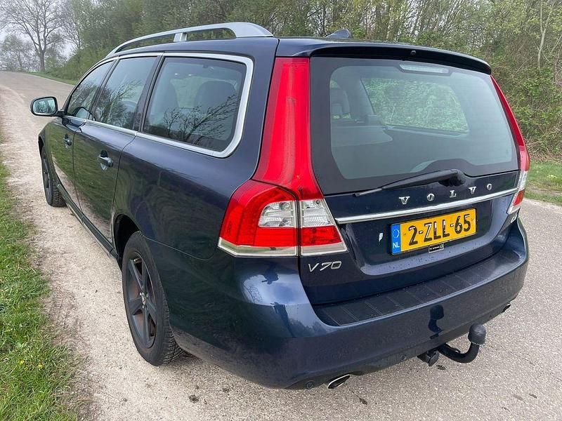 Gebraucht Volvo V70 Summum 181 PS (133 kW) 2015 Kombi