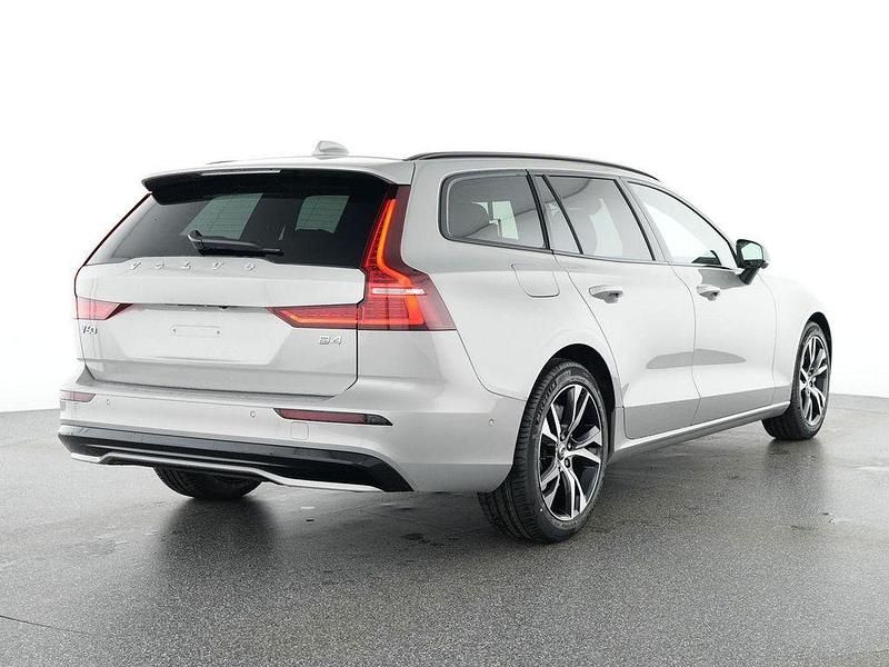 Gebraucht Volvo V60 Plus 197 PS (144 kW) 2025 Silber Kombi