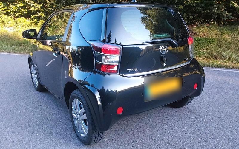 Gebraucht Toyota iQ 90 PS (66 kW) 2009 Schwarz Kleinwagen